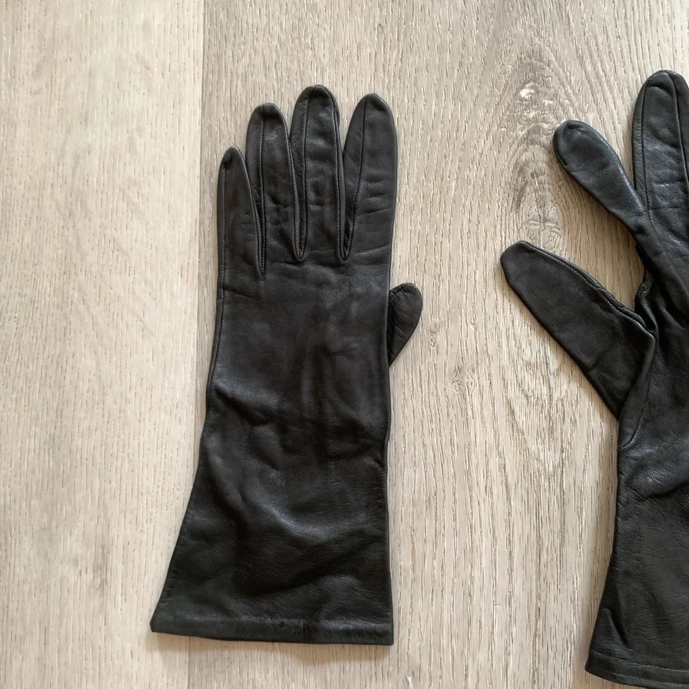 Vintage Black Leather Mid Length Gauntlet Gloves Soft Lining Minimalist Luxe
